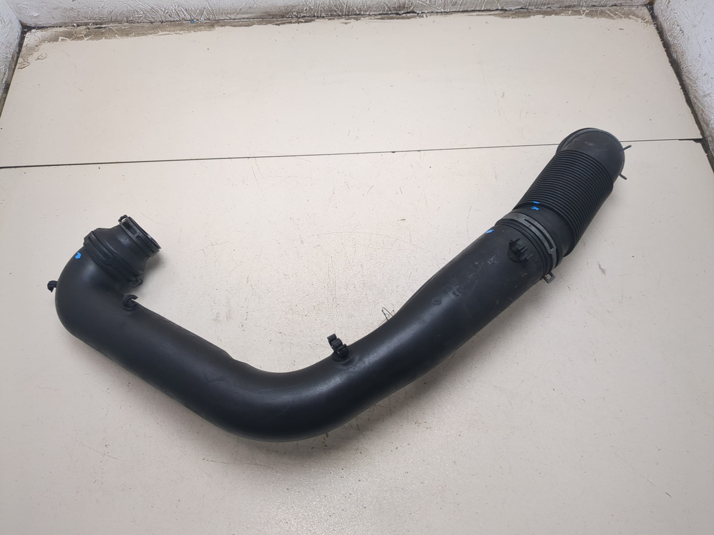 Патрубок воздушного фильтра