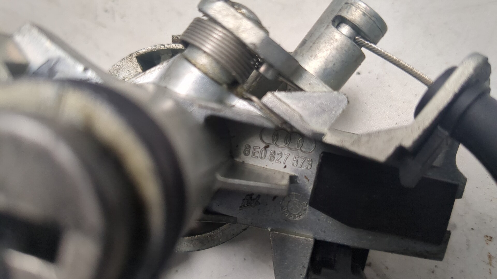 Вставка замка двери