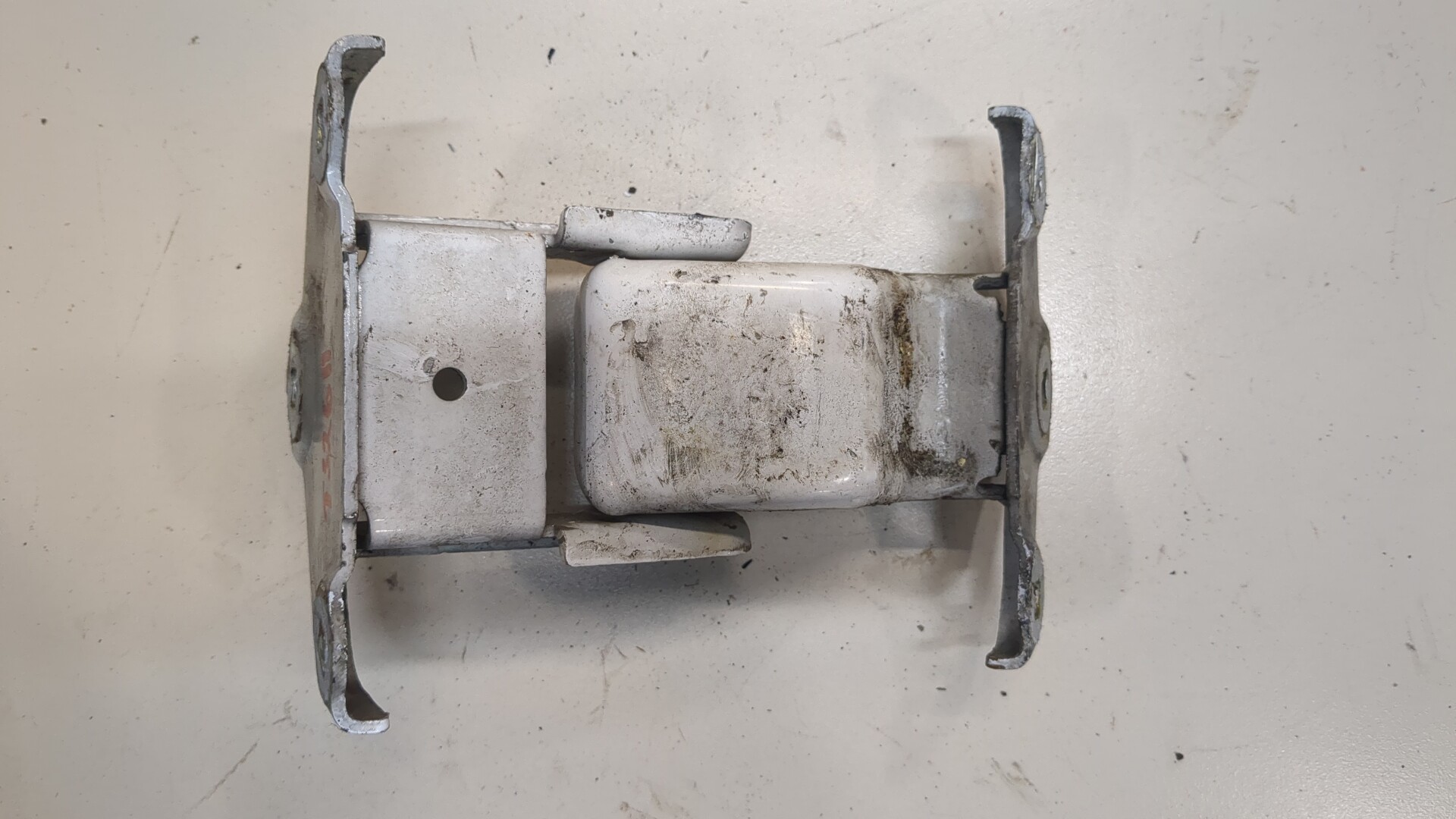 Петля двери задней