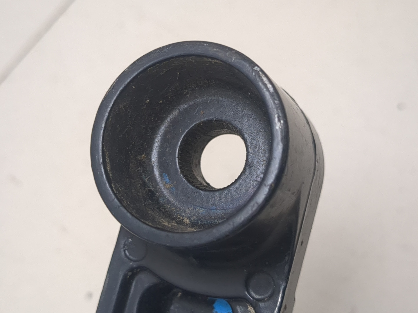 Поводок стеклоочистителя передний правый