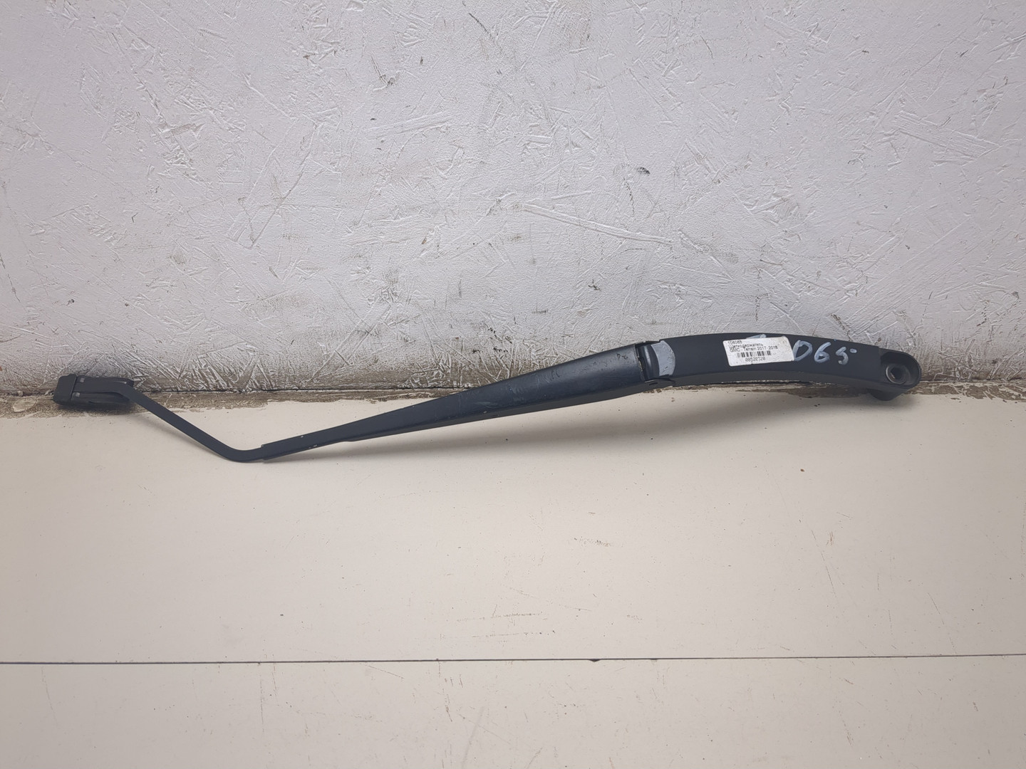 Поводок стеклоочистителя передний правый