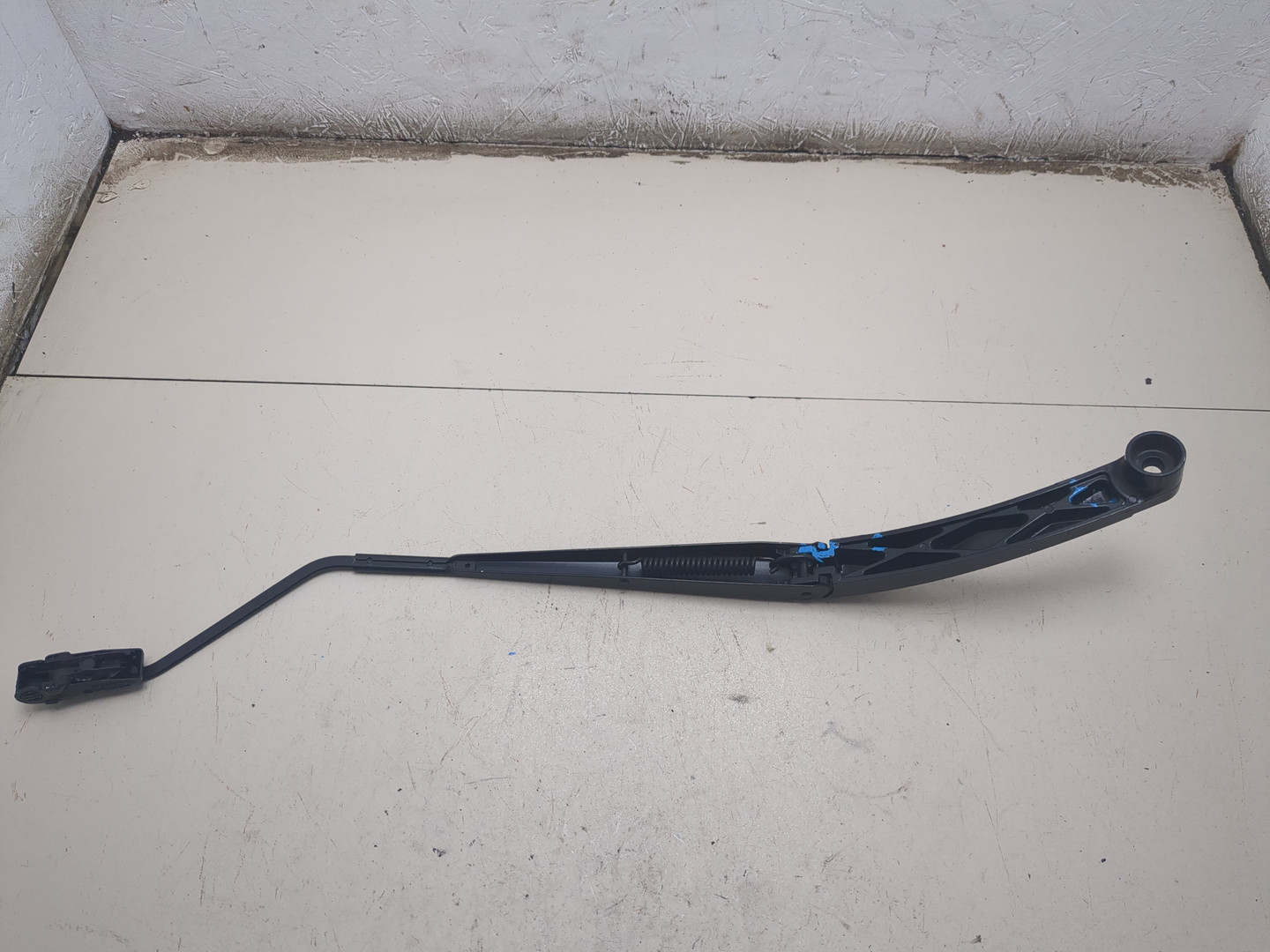 Поводок стеклоочистителя передний правый
