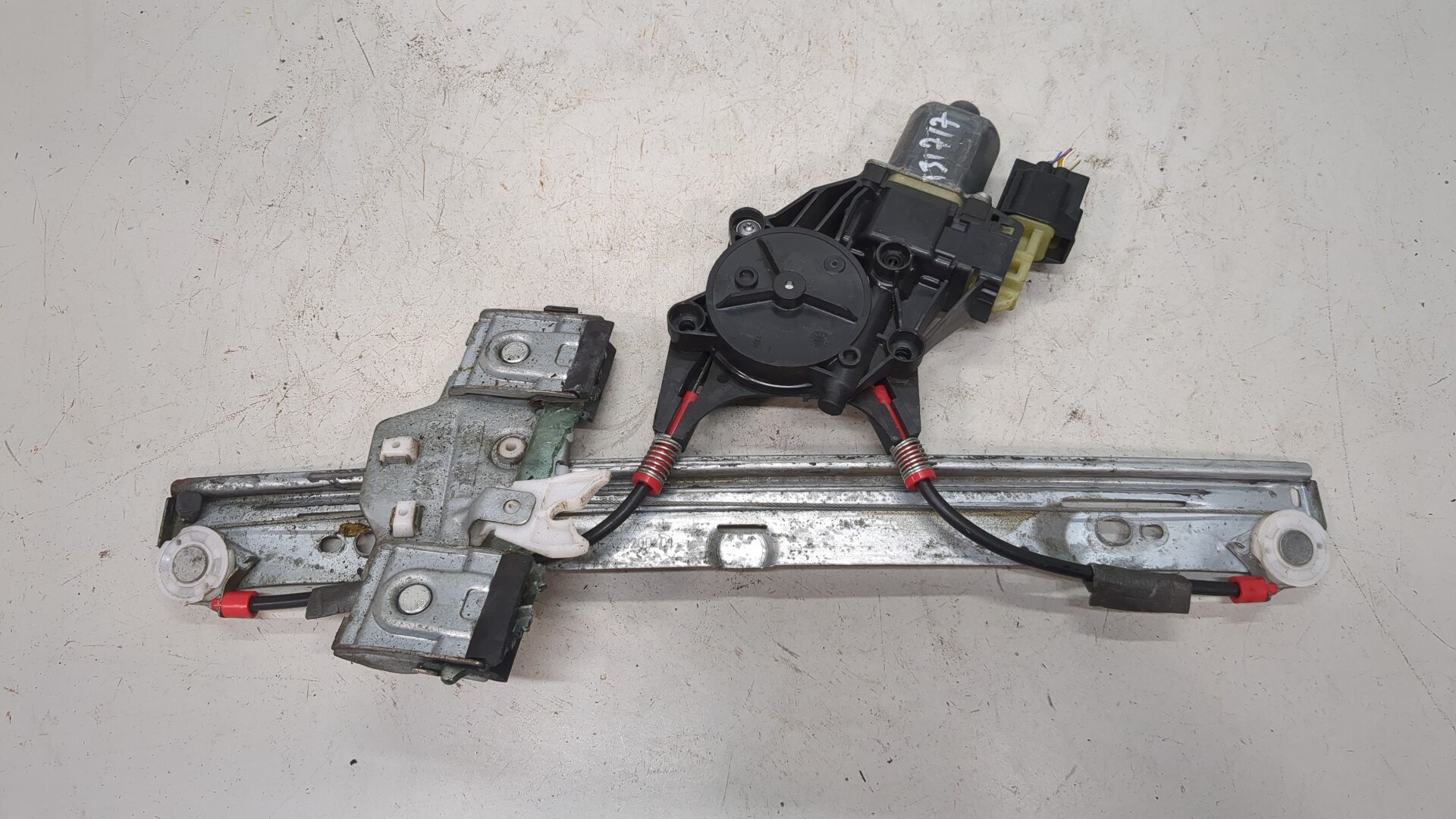 Стеклоподъемник электр. передний правый