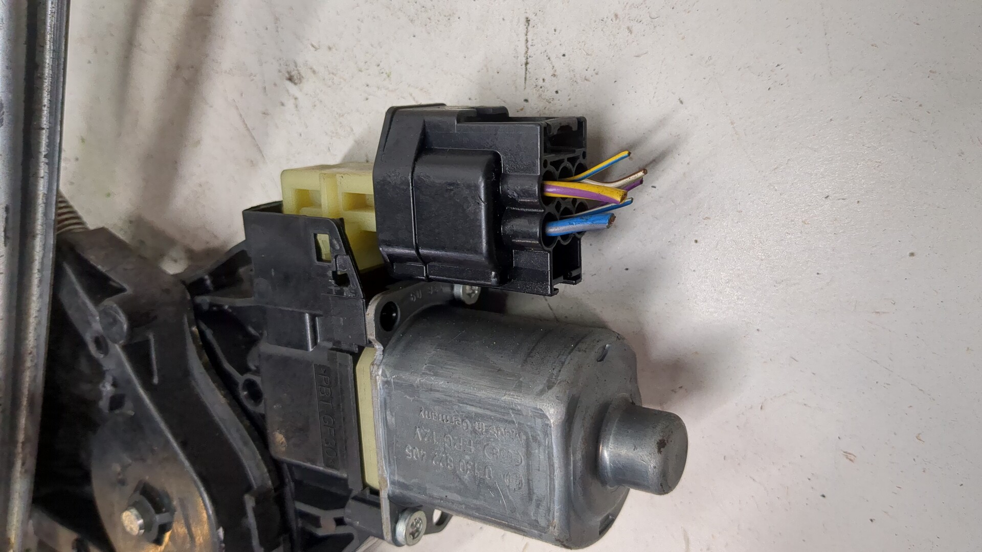 Стеклоподъемник электр. передний правый