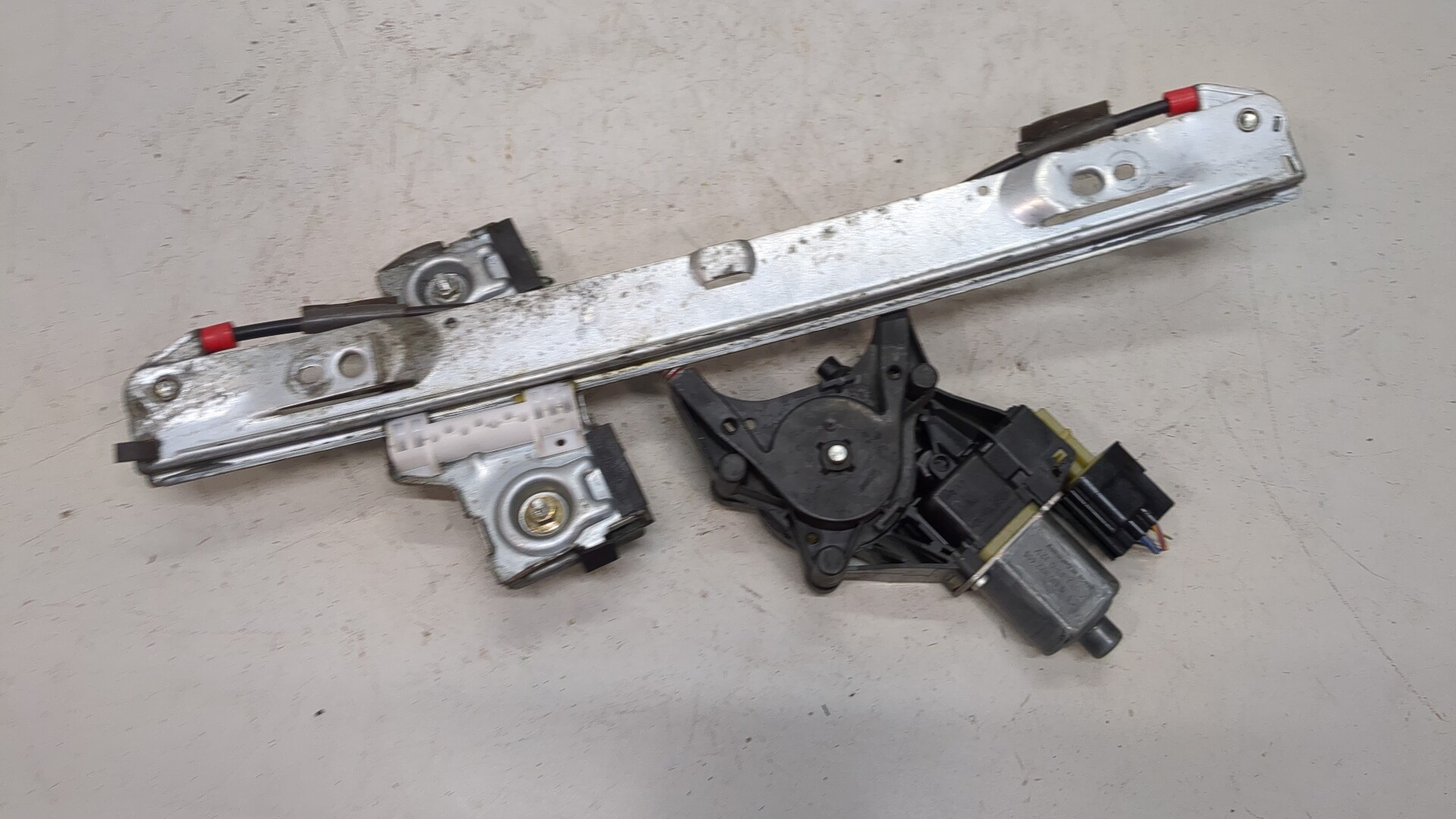 Стеклоподъемник электр. передний правый