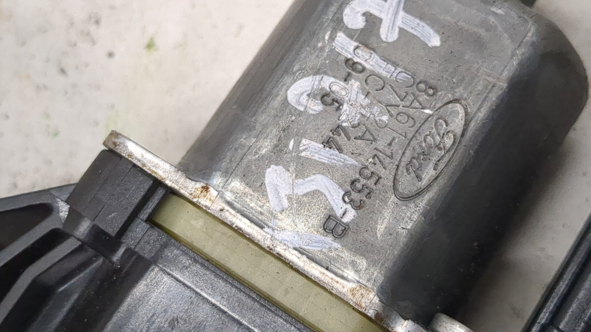 Стеклоподъемник электр. передний правый