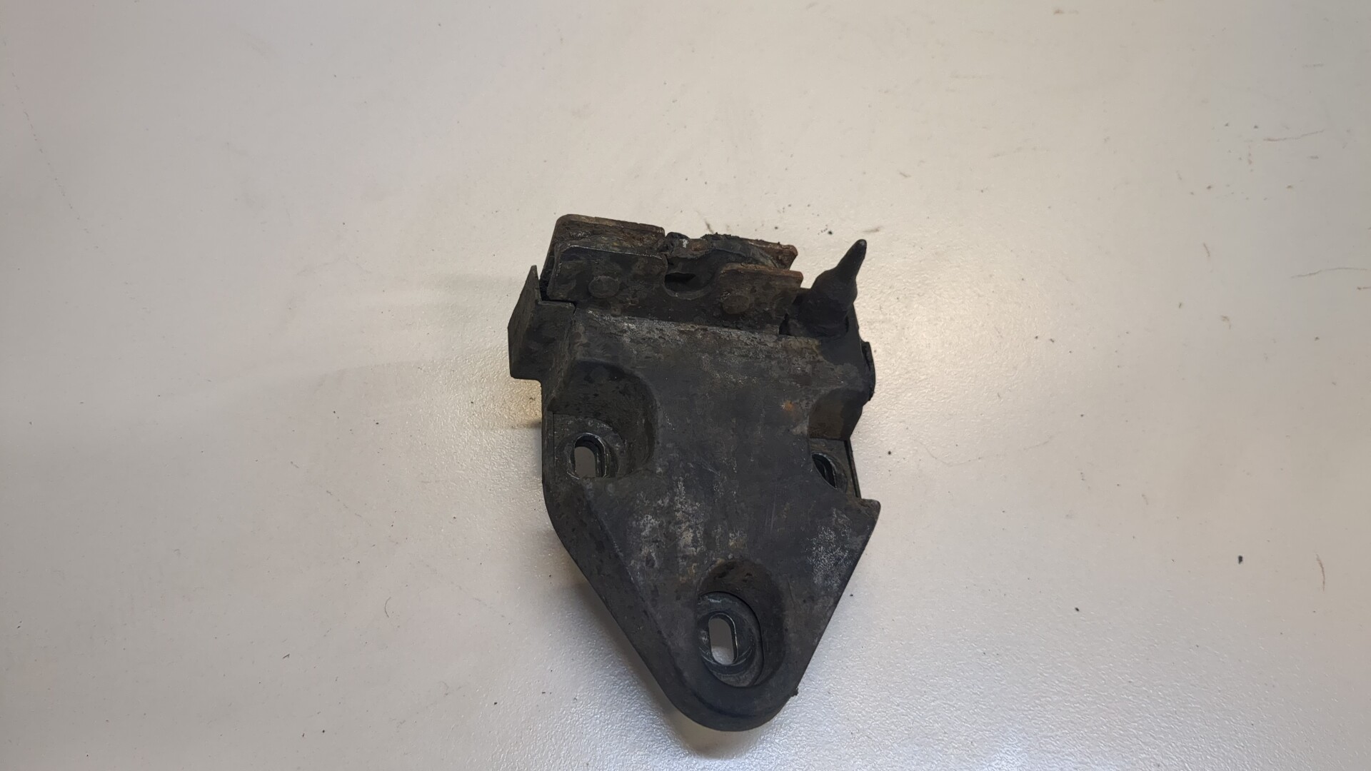 Замок двери задней левой