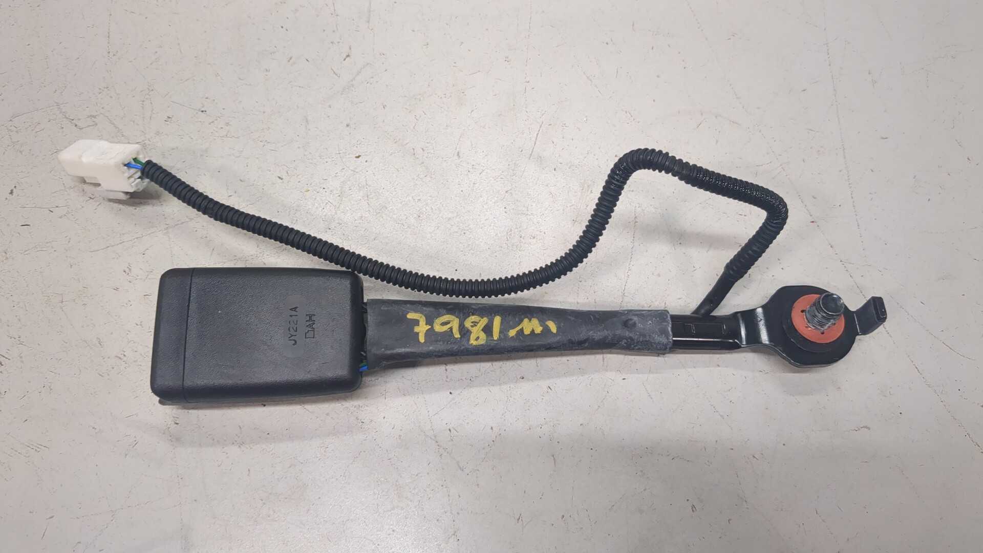 Ответная часть ремня безопасности