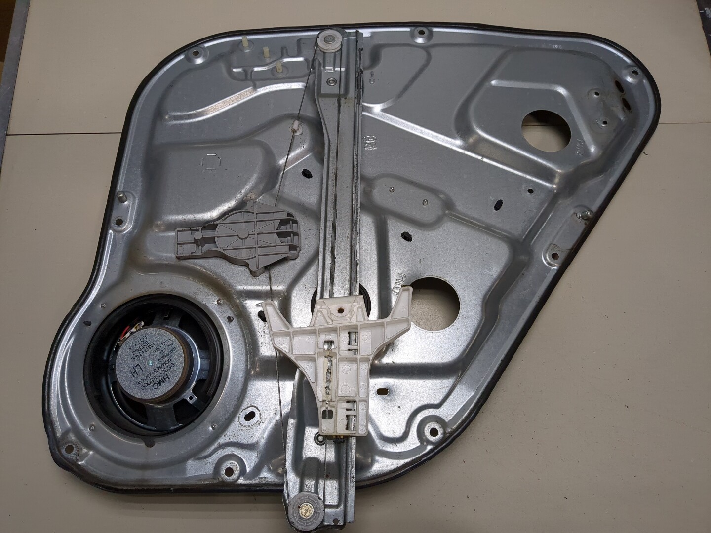 Стеклоподъемник электр. задний левый