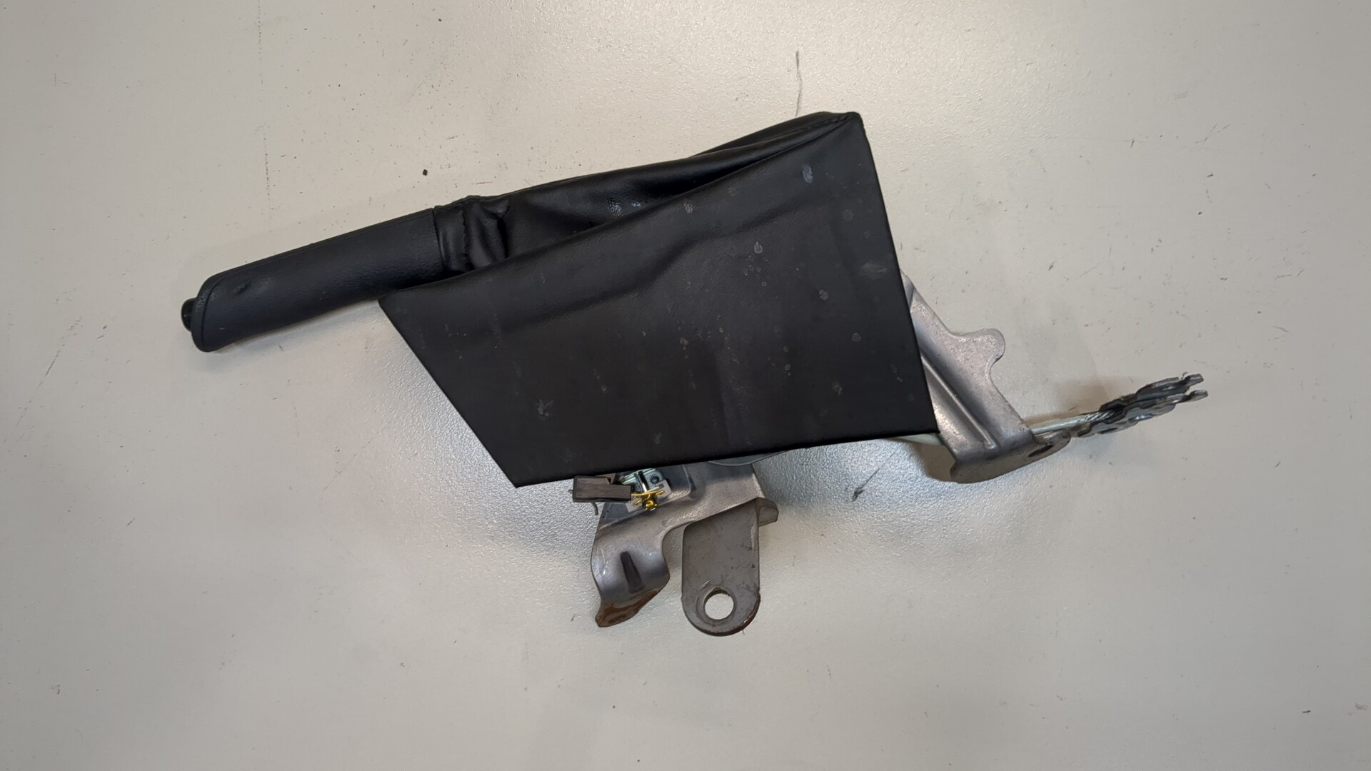 Рычаг стояночного тормоза