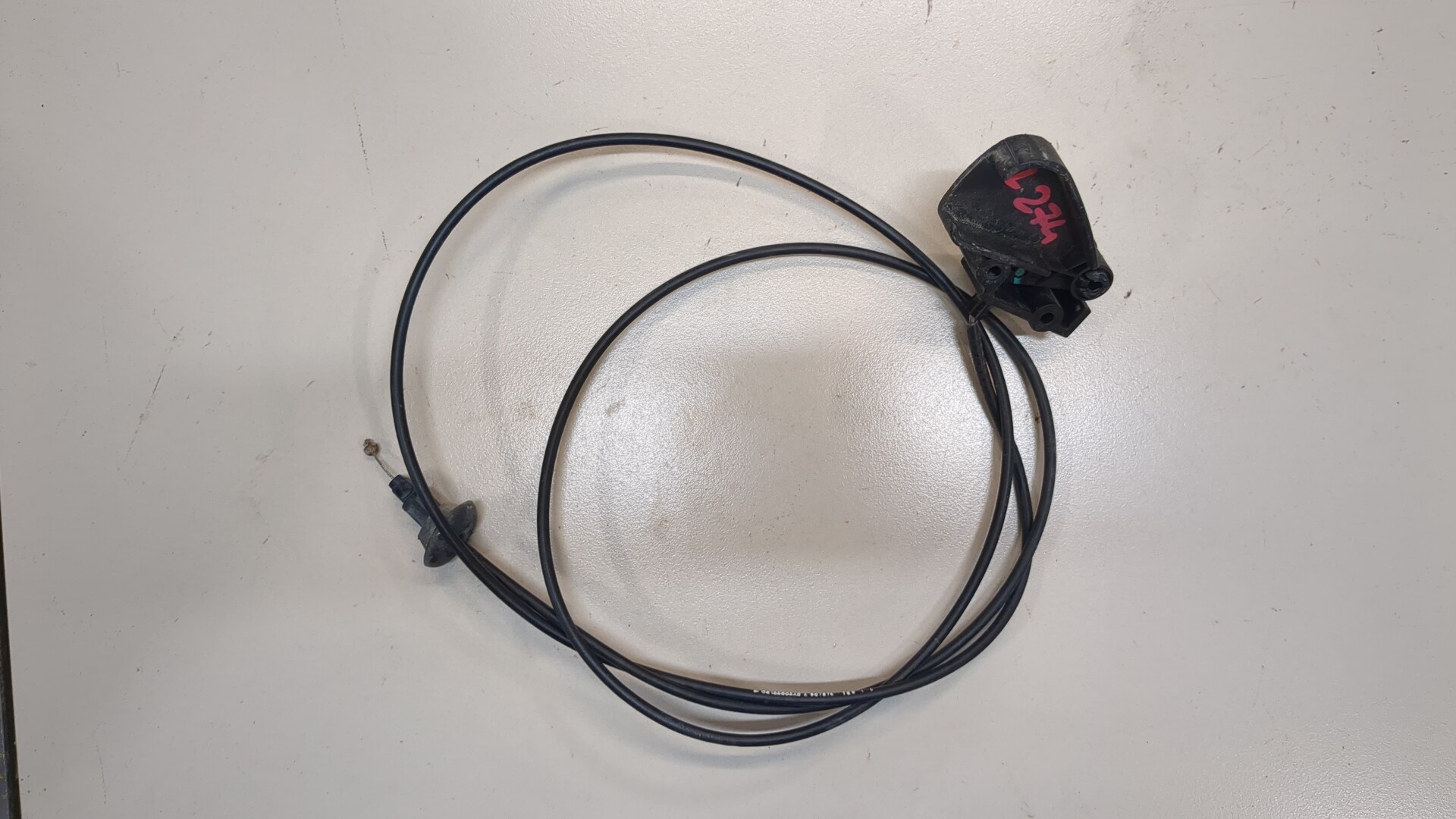 Ручка открывания капота