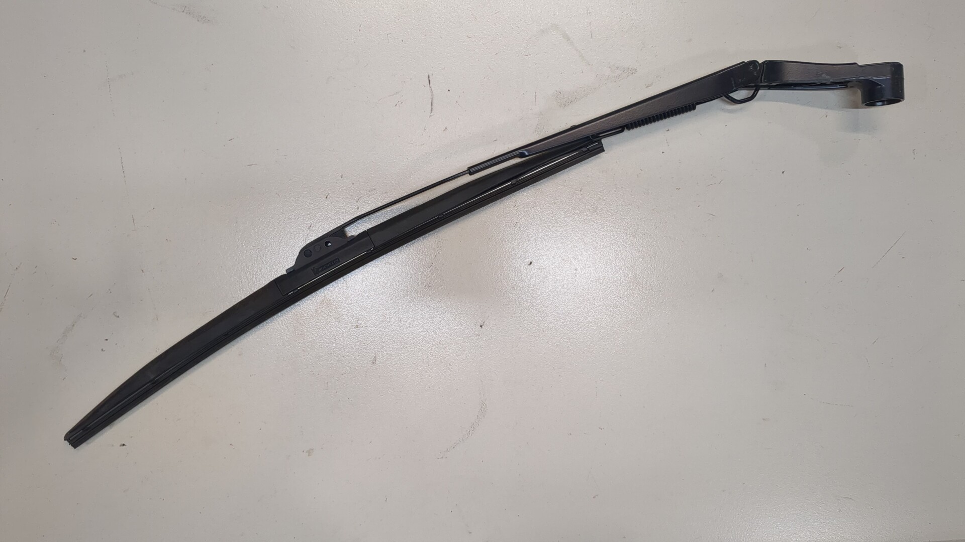 Поводок стеклоочистителя передний правый