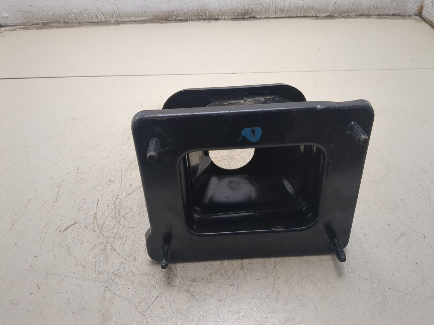 Кронштейн усилителя переднего бампера