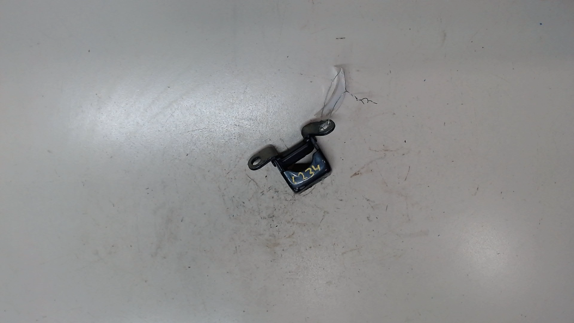 Петля двери