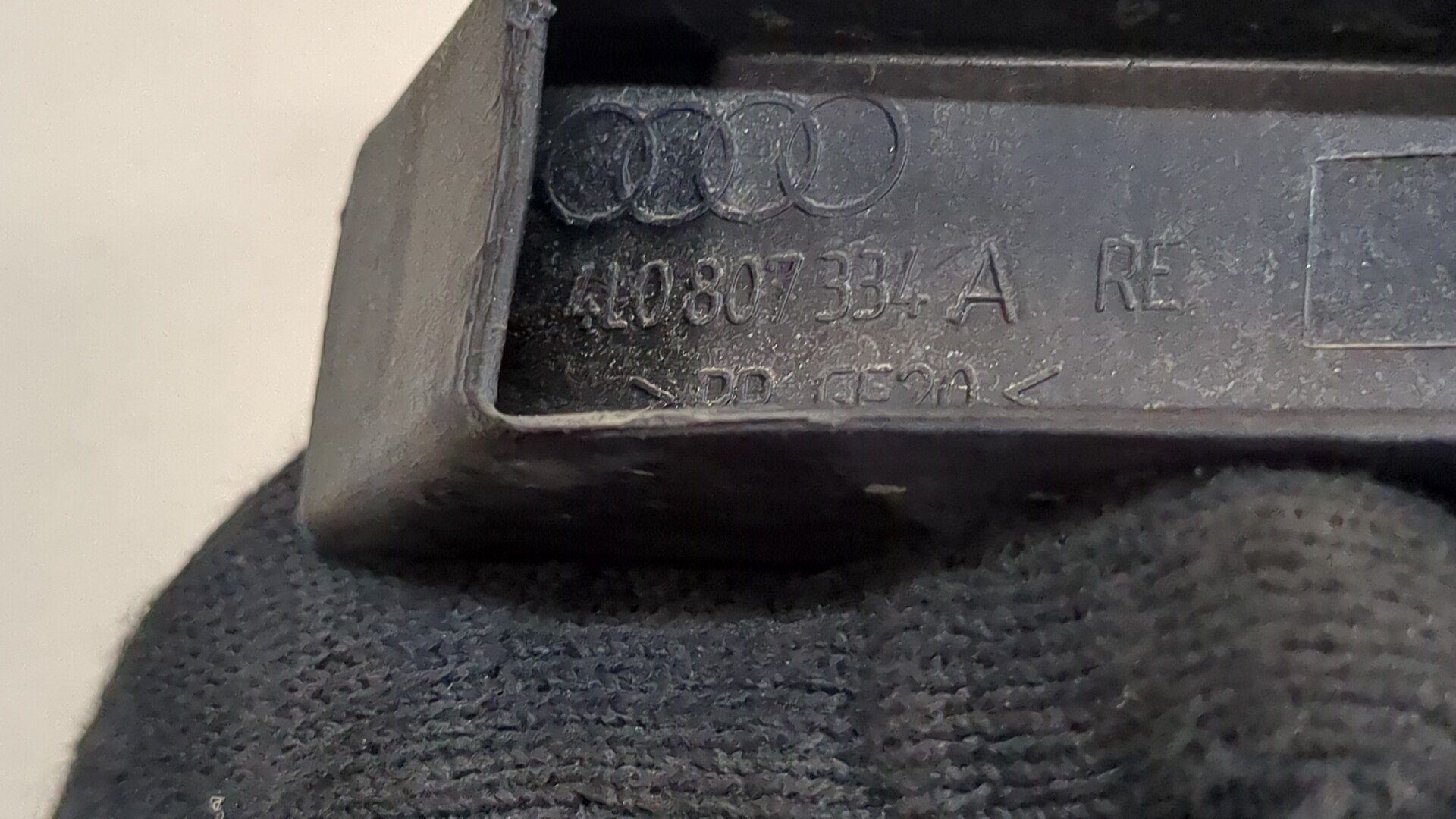 Кронштейн переднего бампера правый