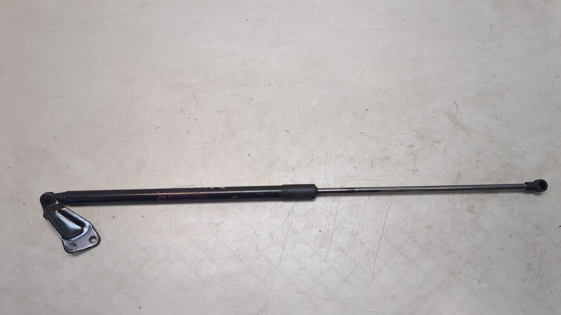 Амортизатор крышки багажника