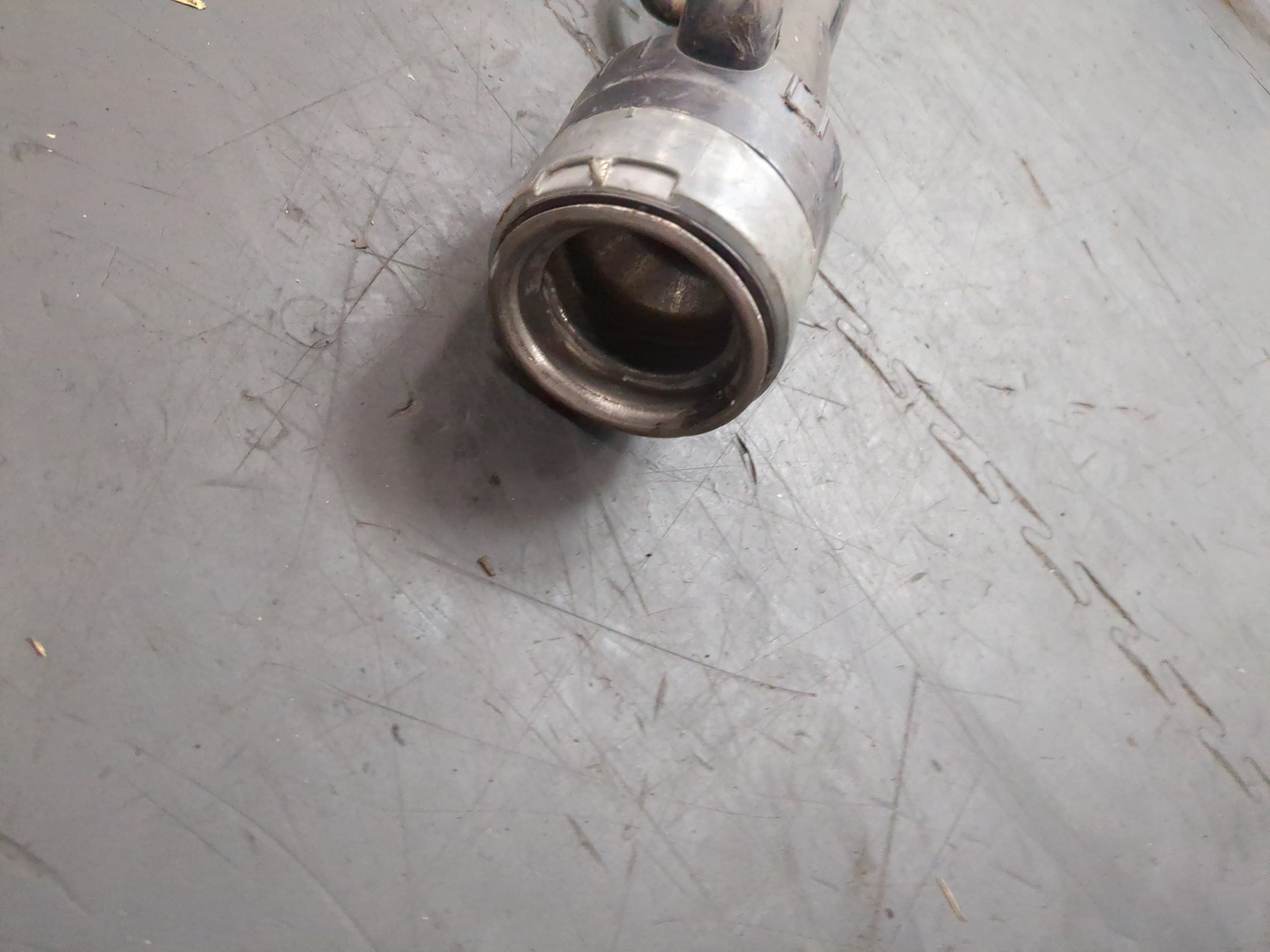 Горловина топливного бака