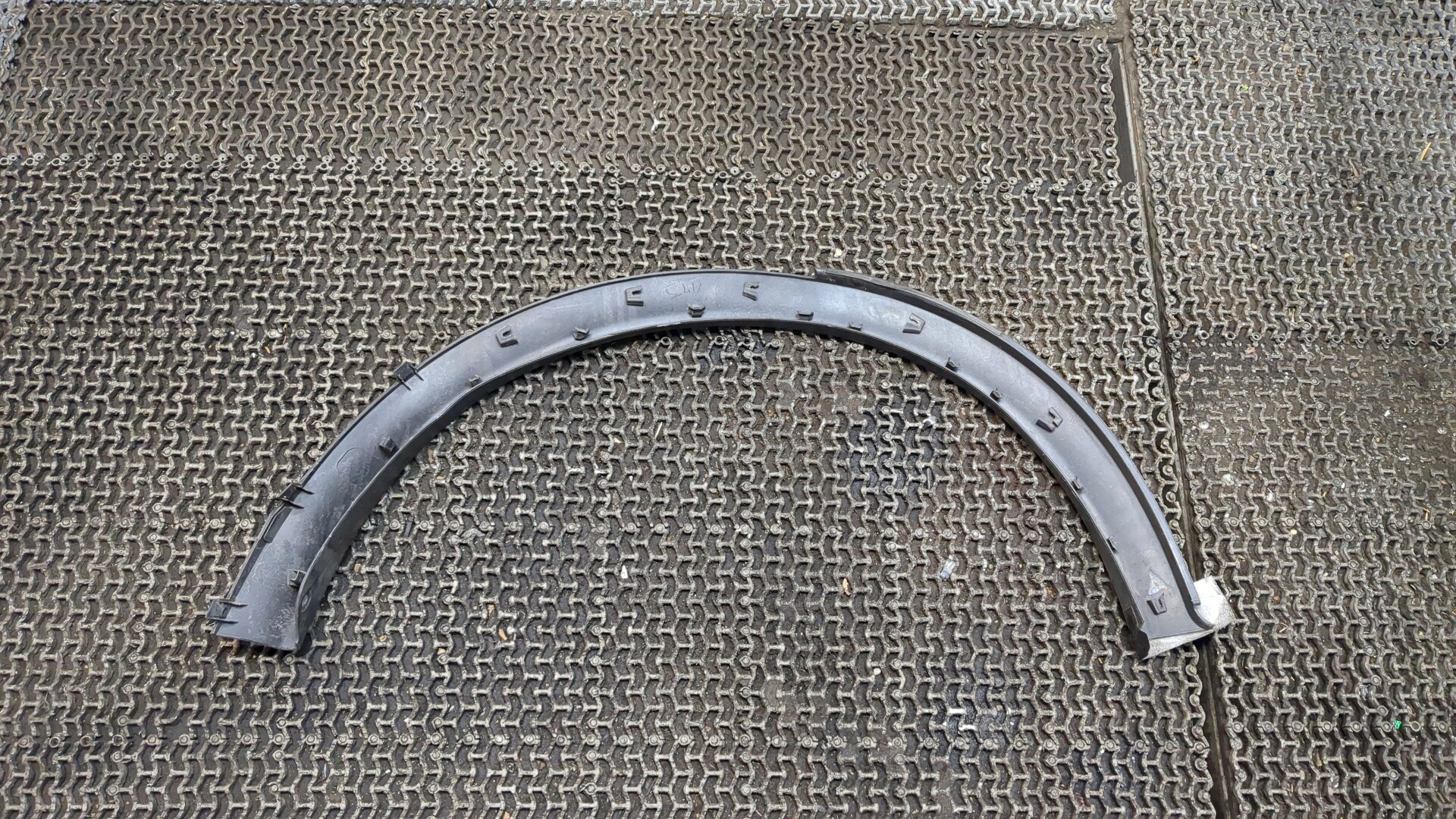 Накладка заднего крыла левого