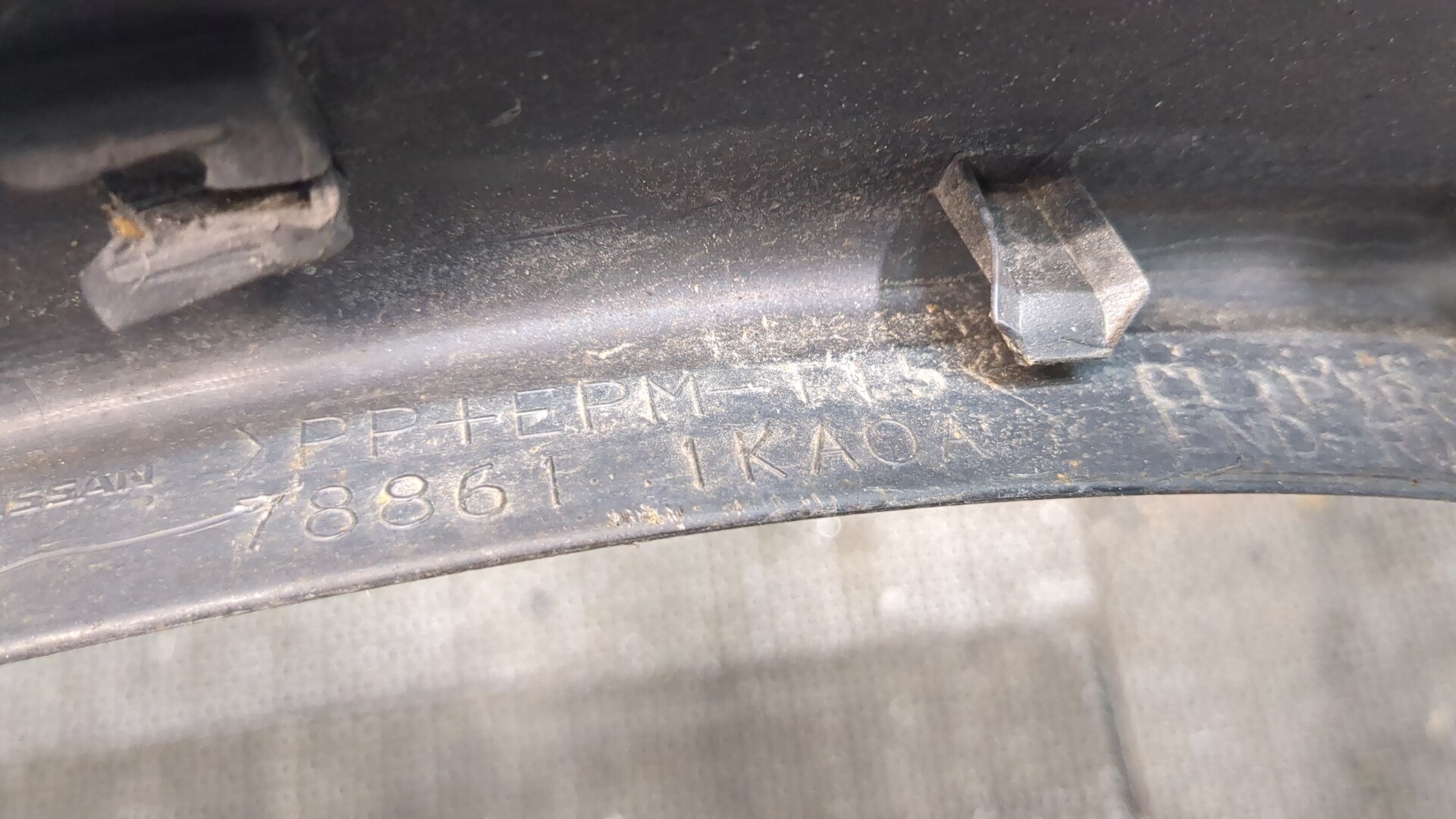 Накладка заднего крыла левого