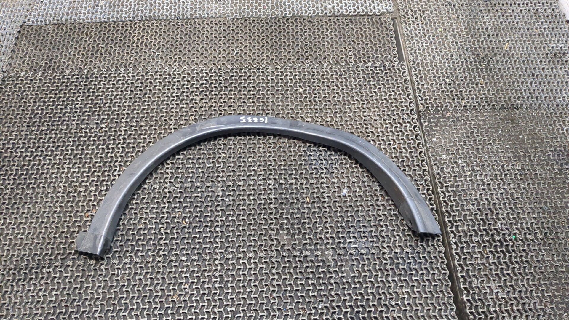 Накладка заднего крыла левого