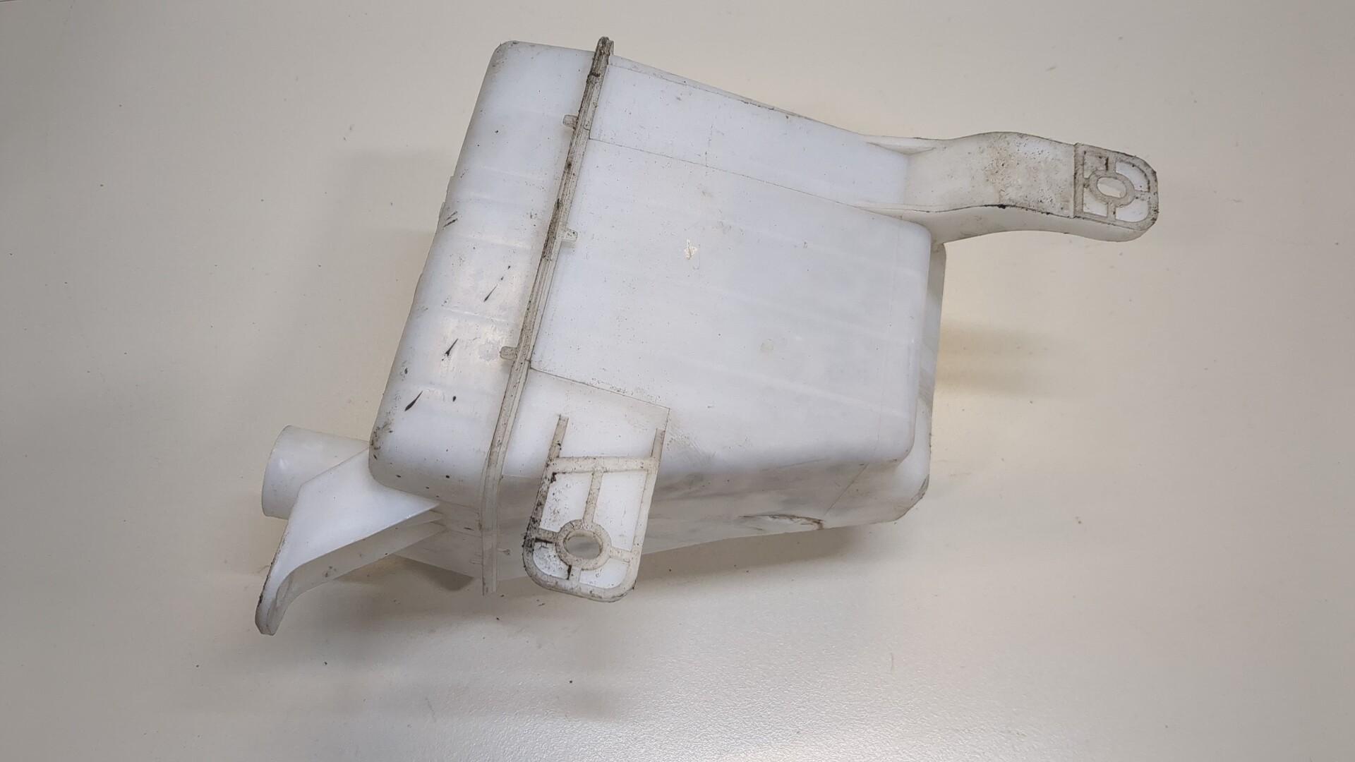 Бачок омывателя лобового стекла