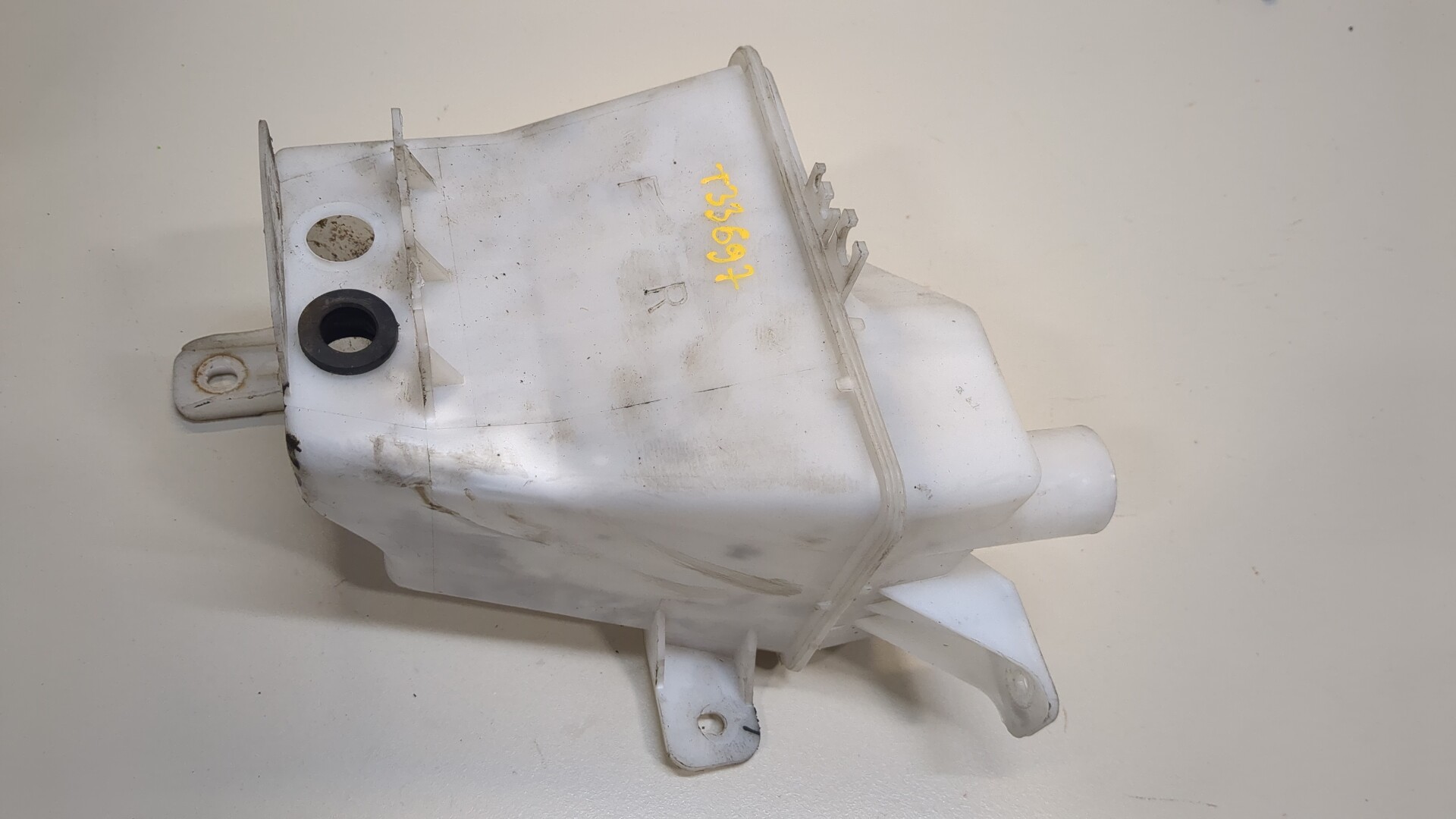 Бачок омывателя лобового стекла