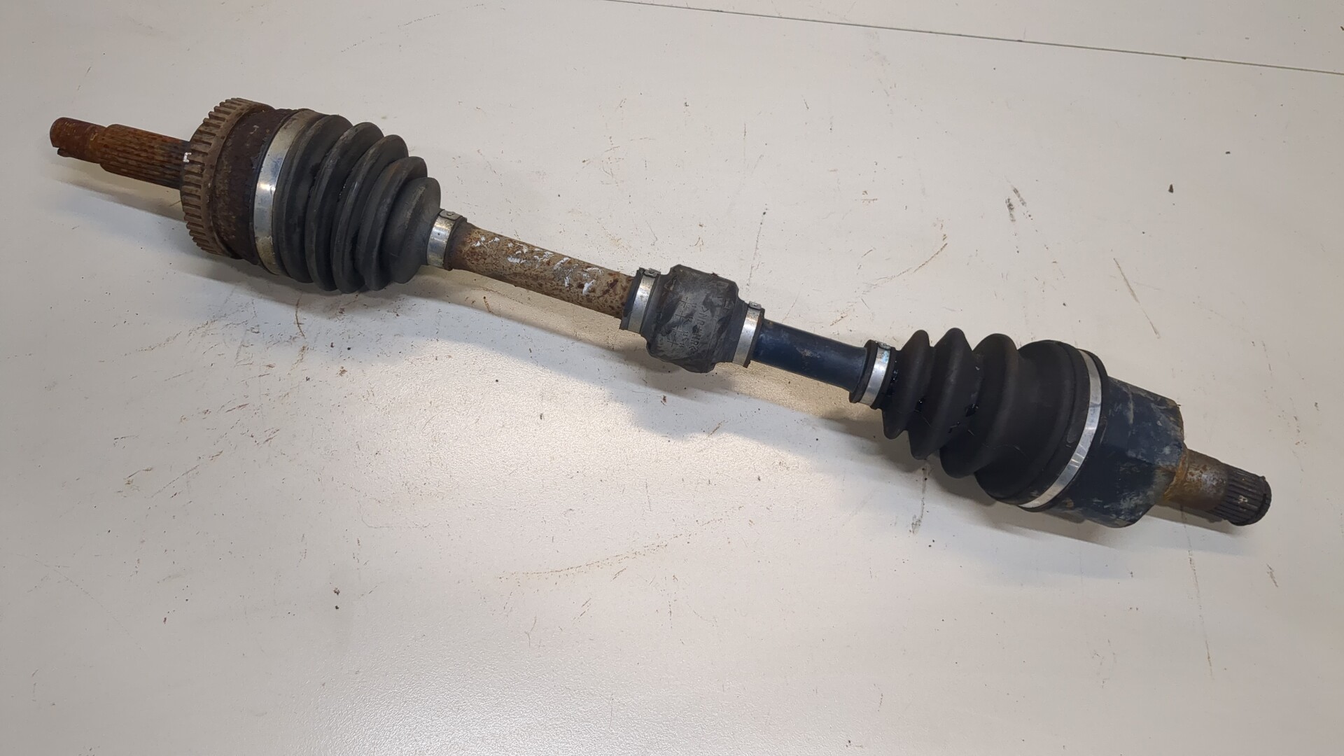 Полуось передняя левая