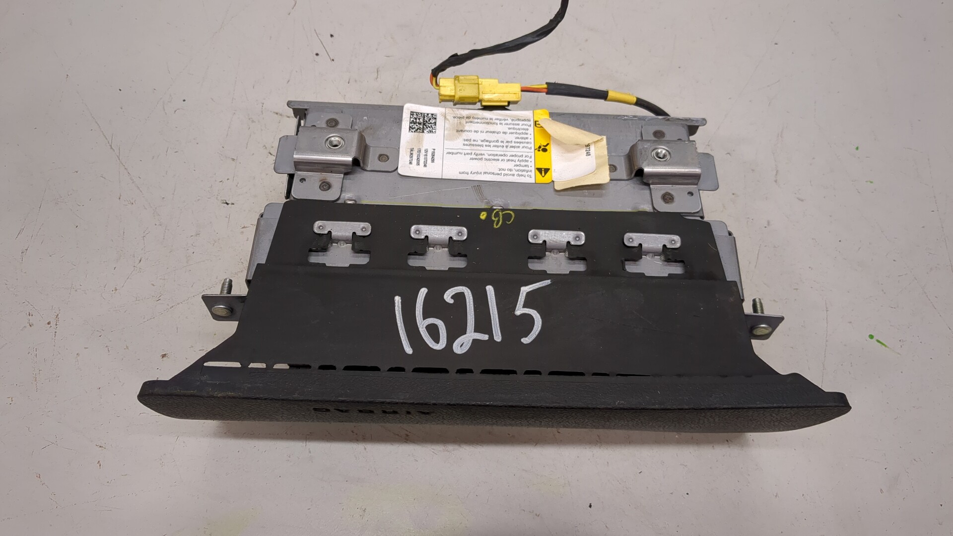 Подушка безопасности пассажирская (в торпедо)