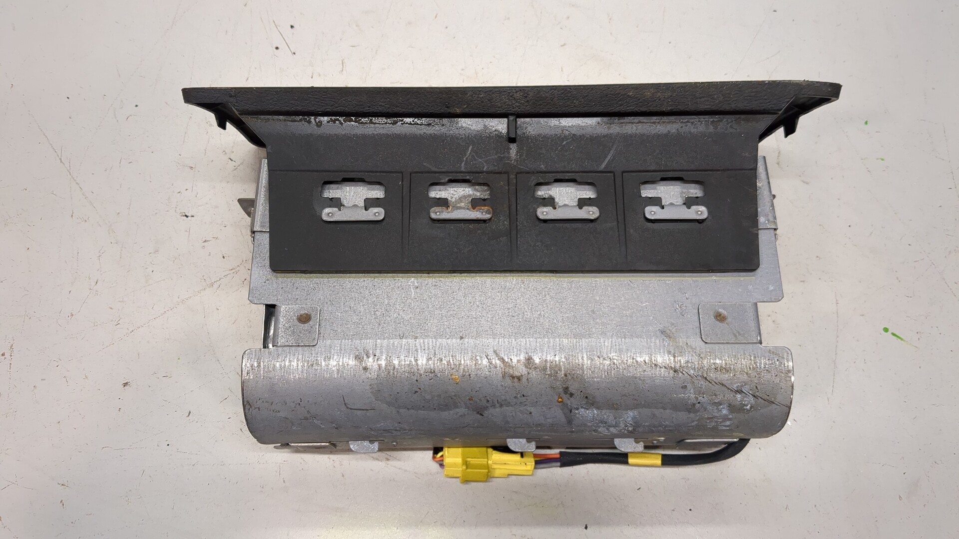 Подушка безопасности пассажирская (в торпедо)