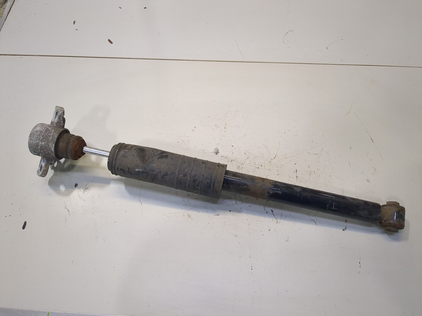 Амортизатор задний (стойка)