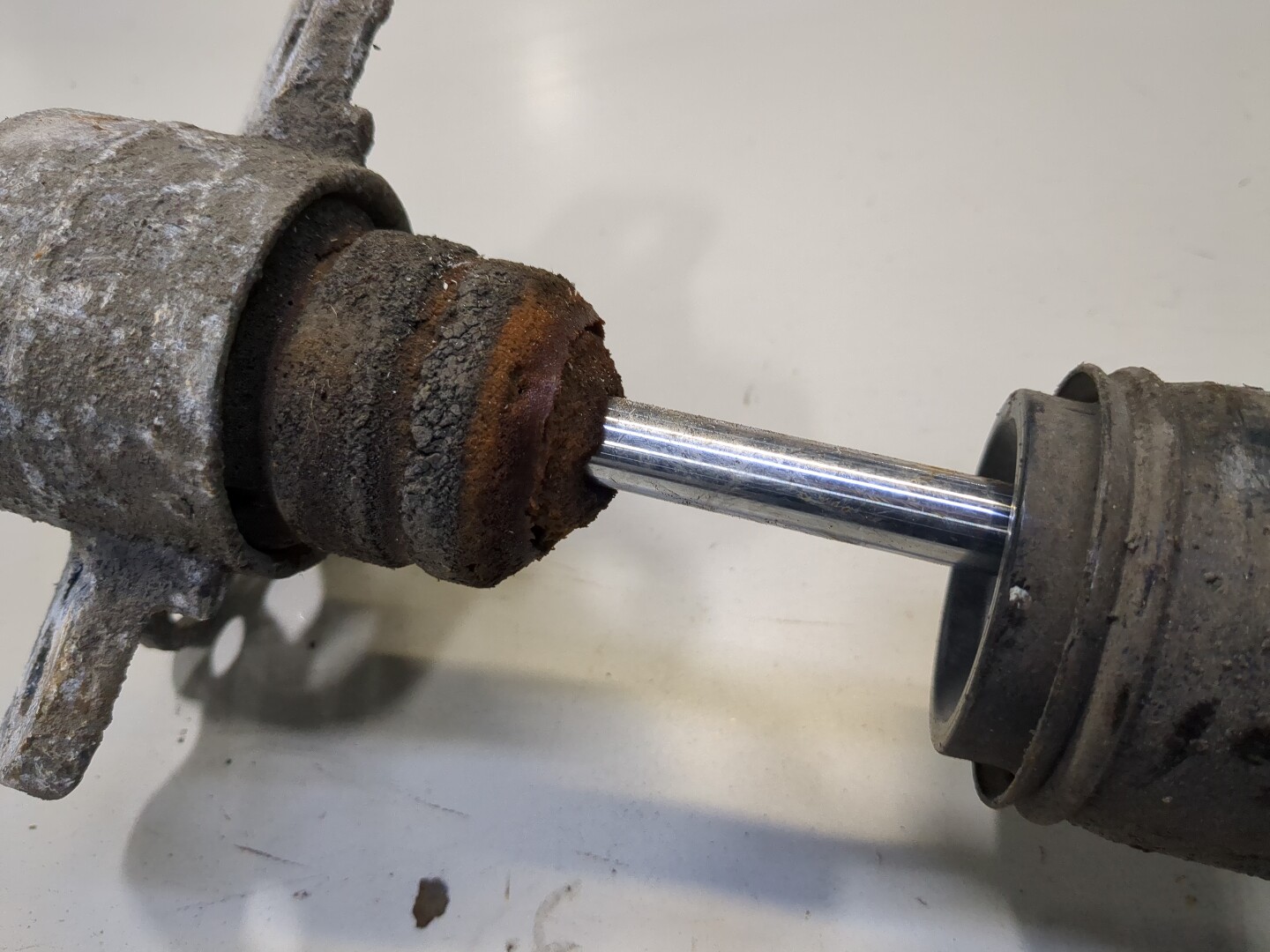 Амортизатор задний (стойка)