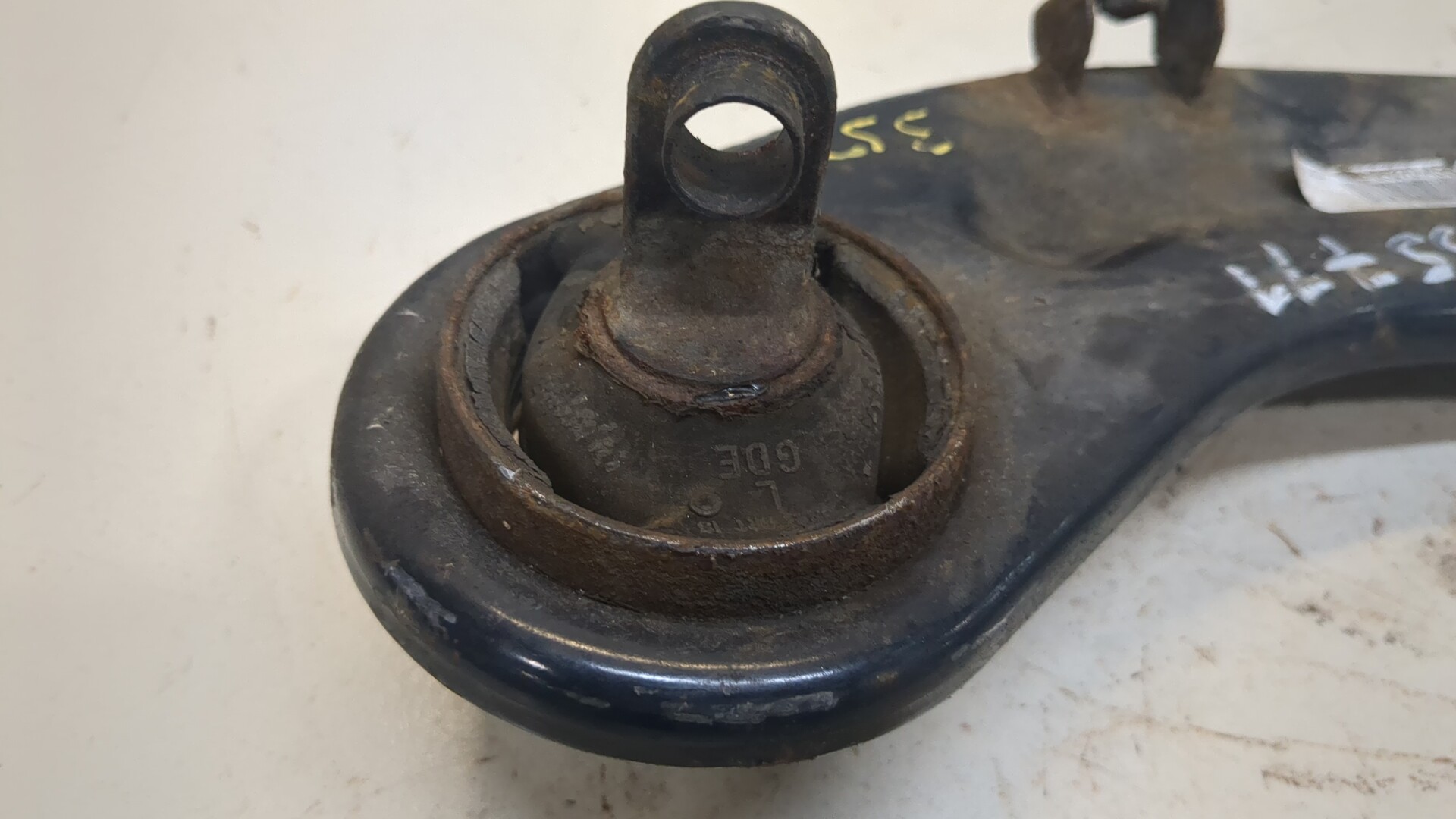 Рычаг задний левый