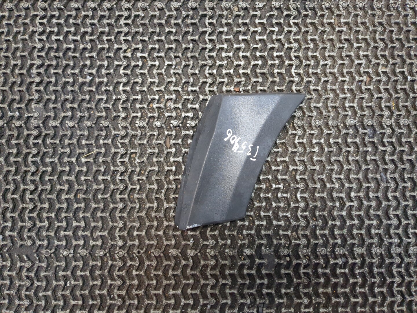 Накладка переднего крыла правого