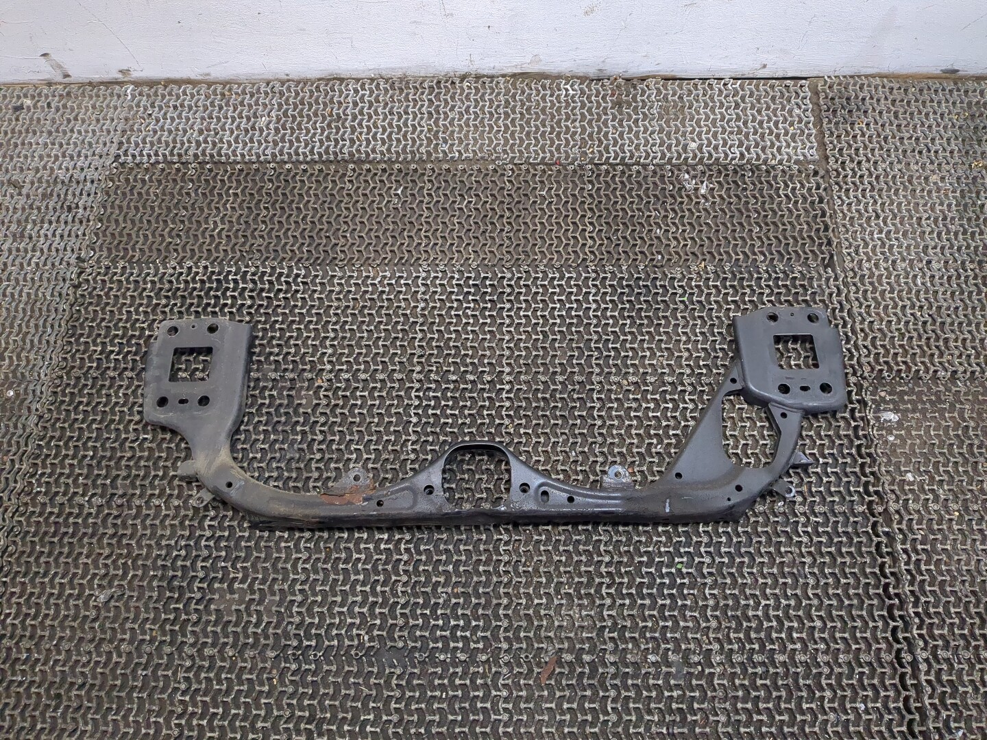 Балка подрадиаторная