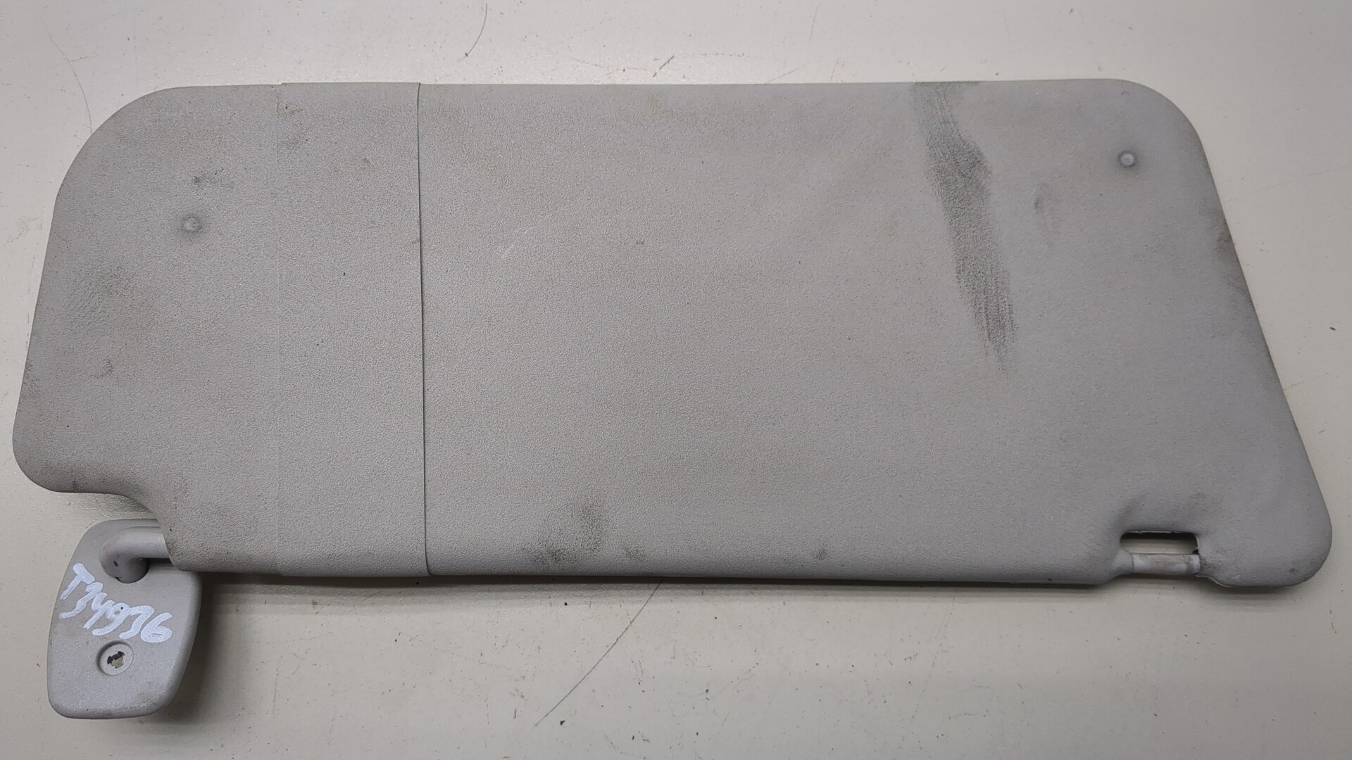 Козырек солнцезащитный