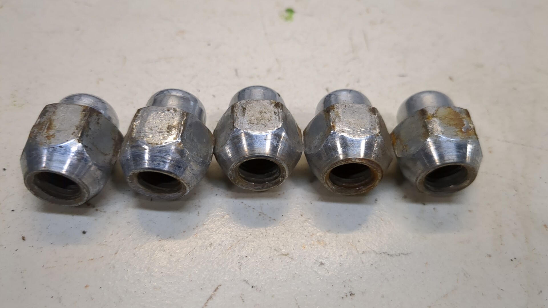 Гайка колеса