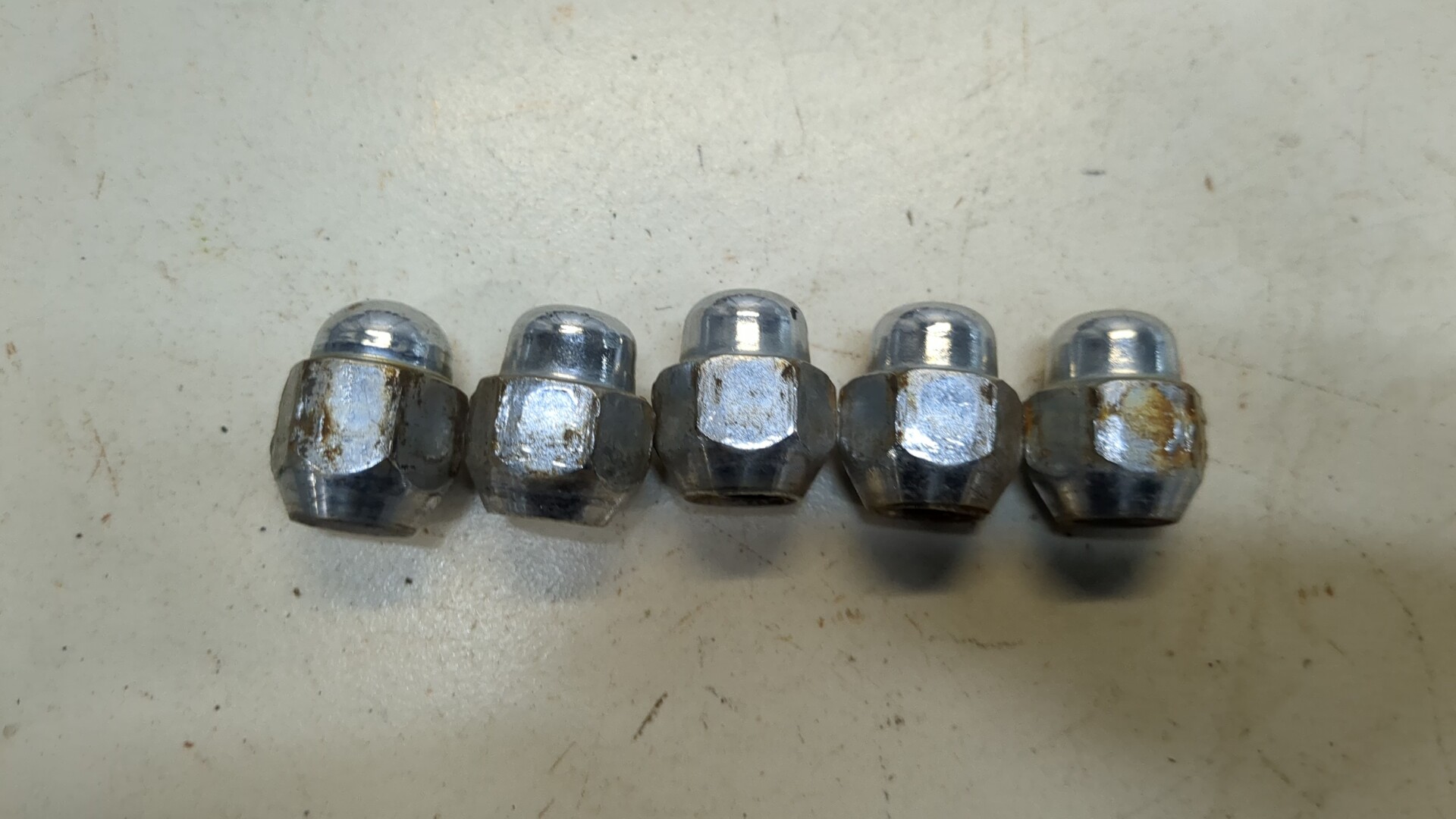 Гайка колеса