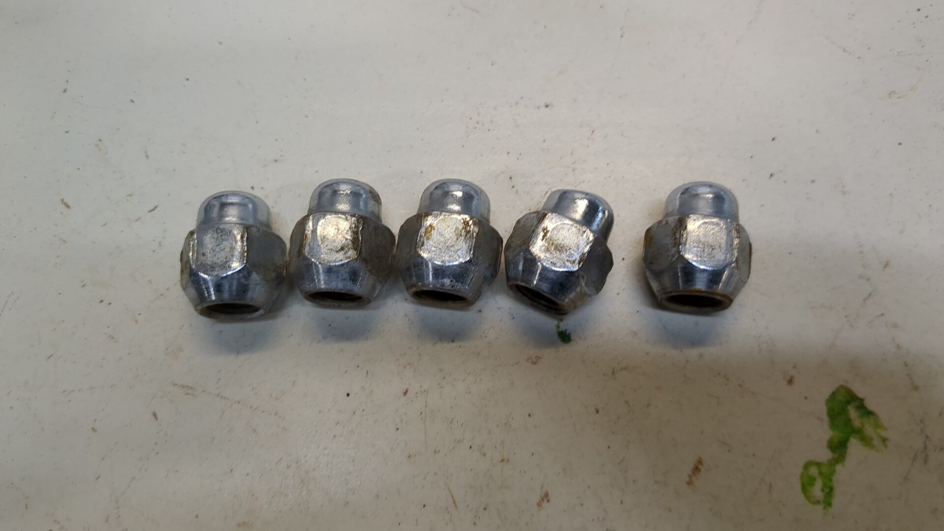 Гайка колеса