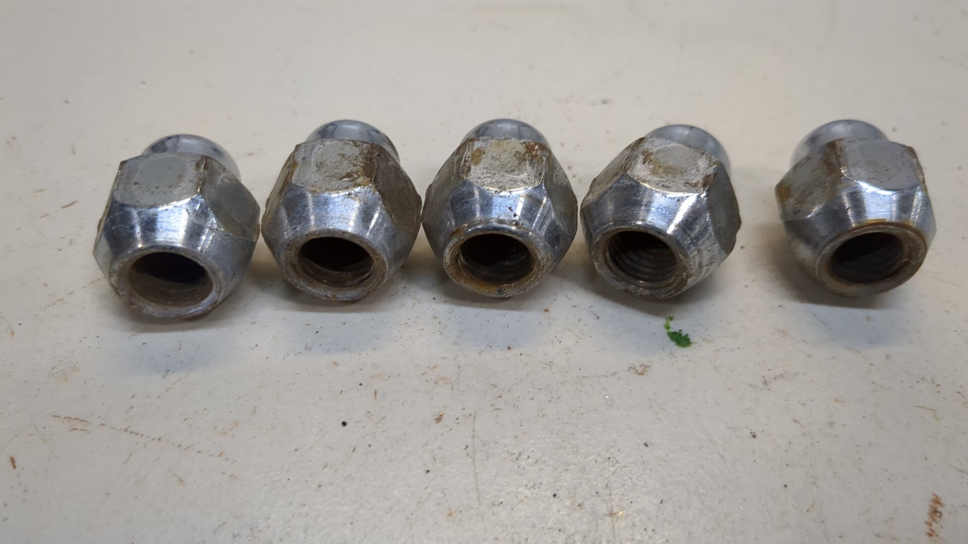 Гайка колеса