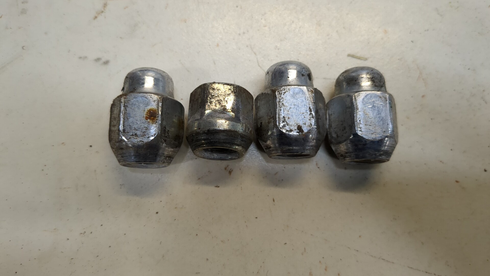 Гайка колеса