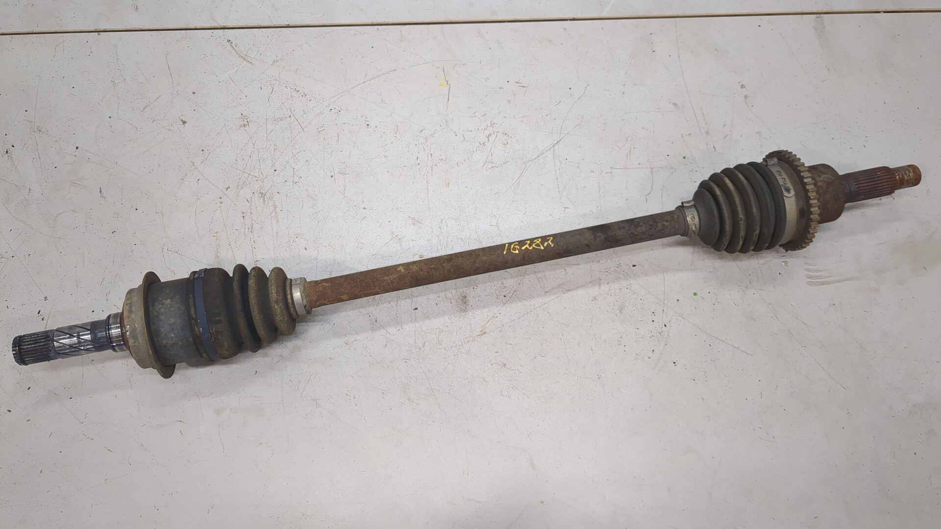 Полуось задняя левая