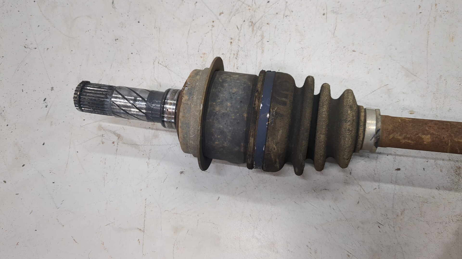 Полуось задняя левая