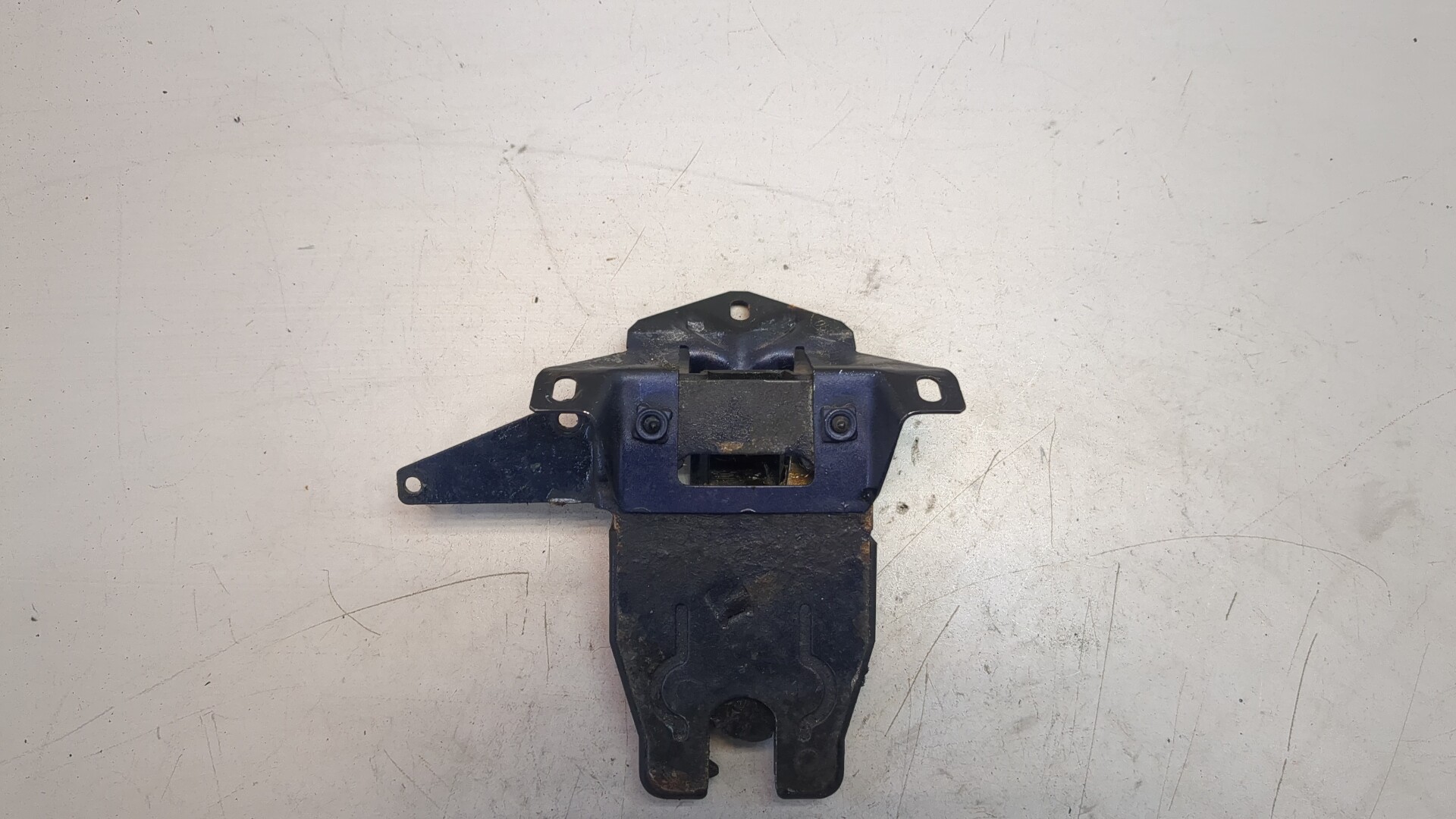 Замок багажника