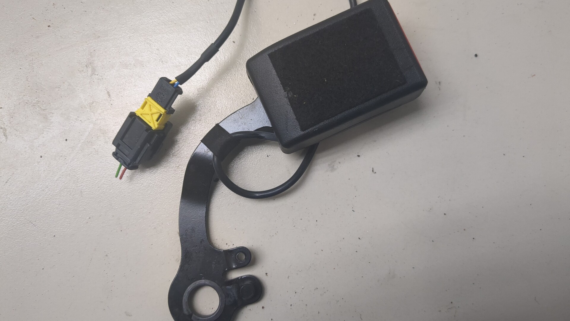 Ответная часть ремня безопасности