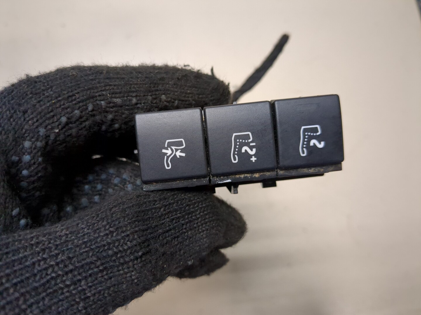 Кнопка регулировки сидения