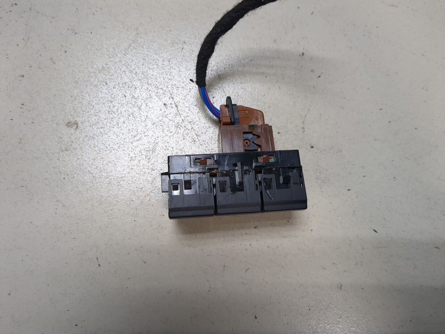 Кнопка регулировки сидения