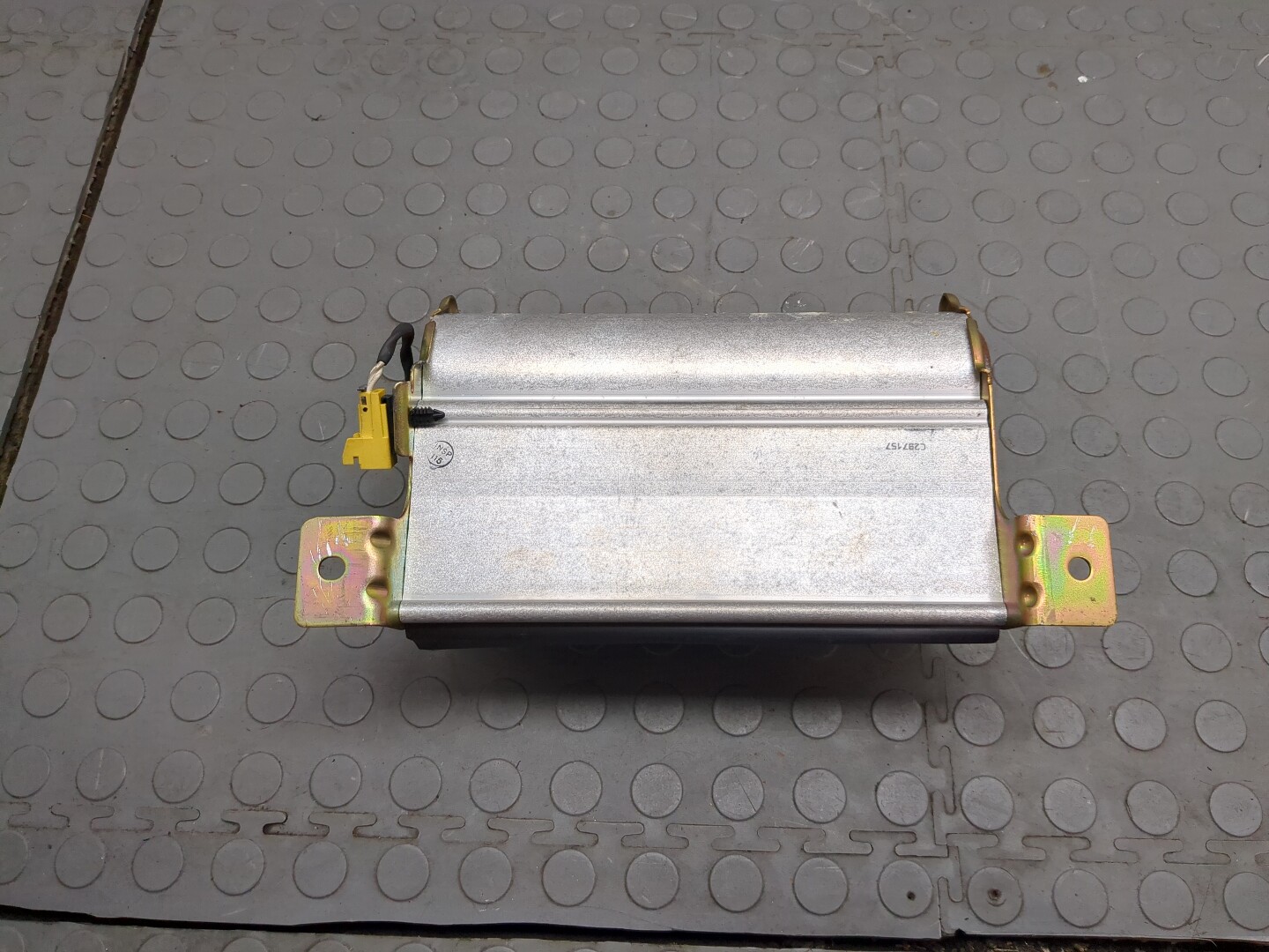 Подушка безопасности пассажирская (в торпедо)