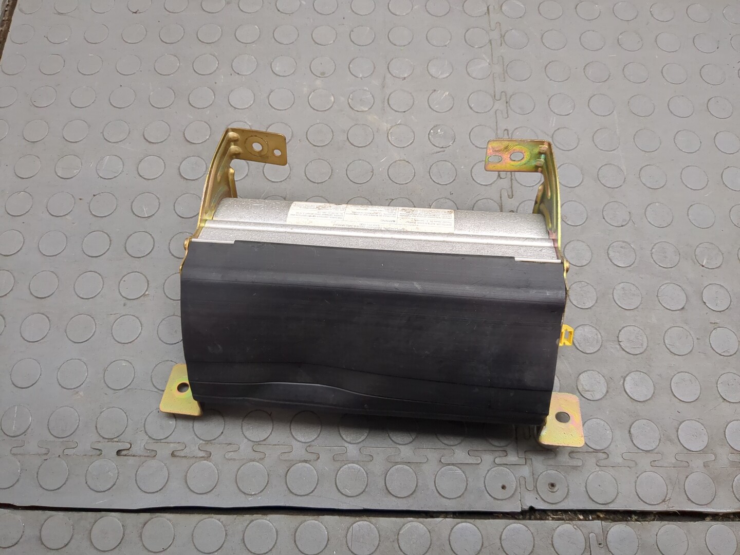 Подушка безопасности пассажирская (в торпедо)