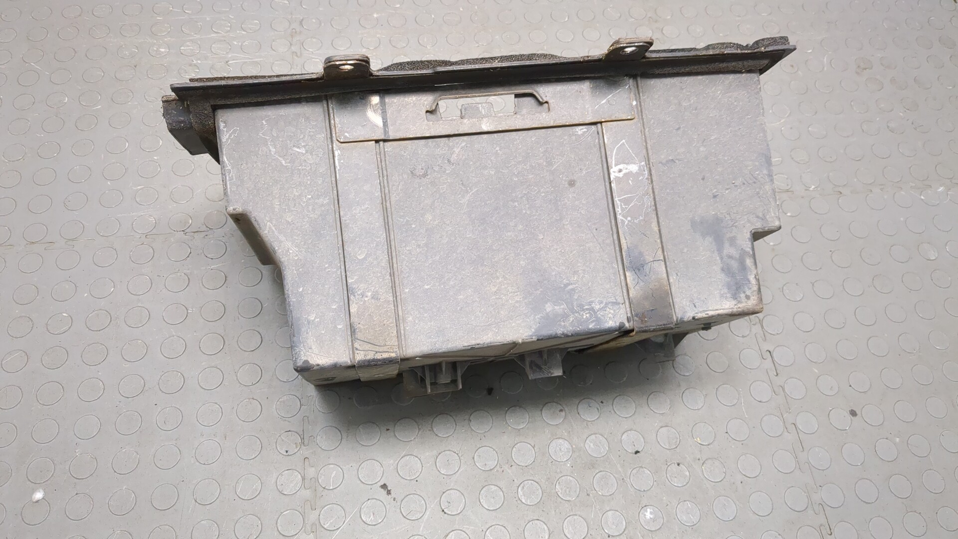 Площадка под аккумулятор (АКБ)