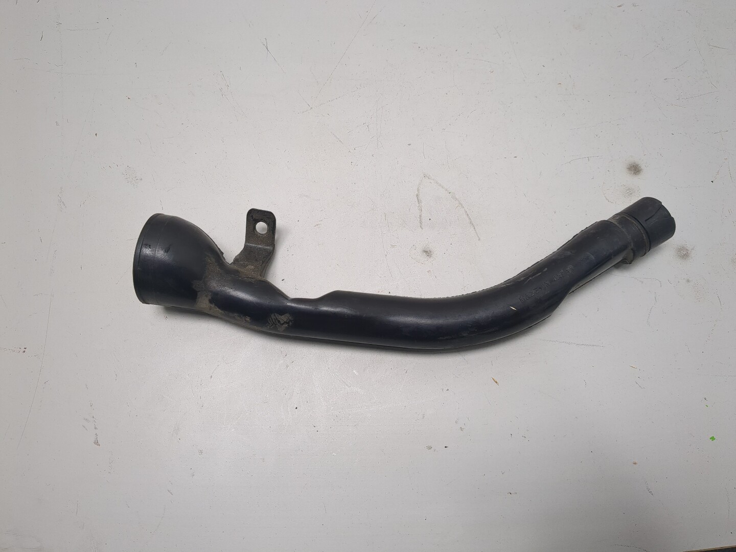 Горловина бачка омывателя